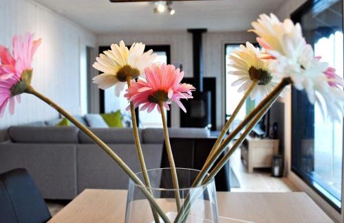 yer House | Spacious Holiday Home for 10 in Yer - Family Friendly Retreat