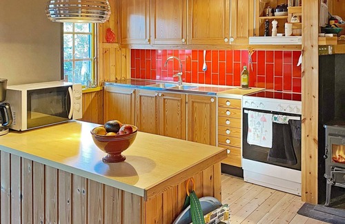 Moja House | Spacious 10-Person Holiday Home with Oceanfront Views