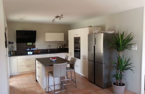 Magne House | 10-Person House with Private Pool in Marais Poitevin