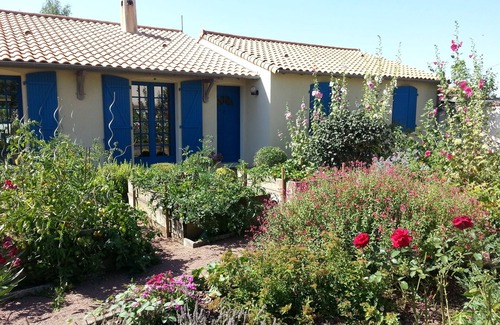 Magne House | 10-Person House with Private Pool in Marais Poitevin