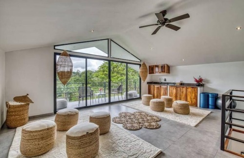 Arenal House | 10-room hotel in fabulous Nuevo Arenal with AC