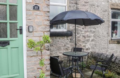 Buxton House | Ideal Getaway at 10 Smalldale Cottages - Pet Friendly Stay