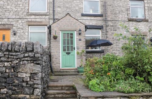 Buxton House | Ideal Getaway at 10 Smalldale Cottages - Pet Friendly Stay