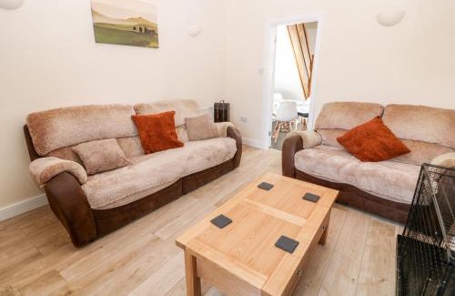 Buxton House | Ideal Getaway at 10 Smalldale Cottages - Pet Friendly Stay