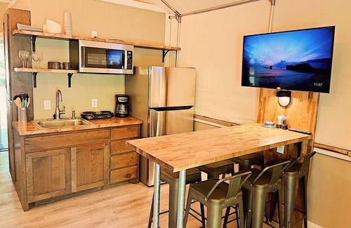 Sutherland Springs Cabin | Relaxing Birdhouse Cabin at 10 Son's Rio Cibolo