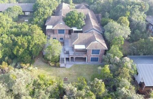 Nature's Valley House | Elegant 10 St Andrews Avenue - Rated 9.6 with Pool Access
