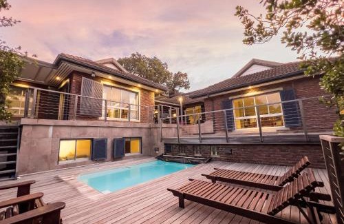 Nature's Valley House | Elegant 10 St Andrews Avenue - Rated 9.6 with Pool Access