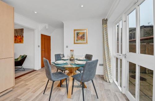 Bury St Edmunds House | Pet-Friendly Retreat at 10 St Edmundsbury Mews - Rated 10/10