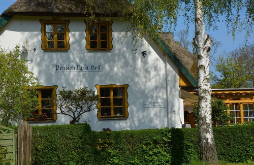 Middelhagen Cottage | Discover Upn Hoff: Pet-Friendly Oceanfront Retreat