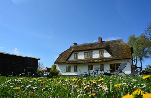 Middelhagen Cottage | Discover Upn Hoff: Pet-Friendly Oceanfront Retreat