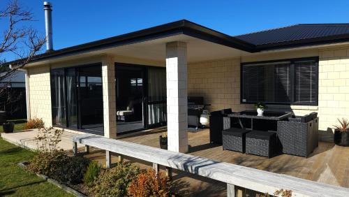 Motuoapa House | Oceanfront Bliss at 10 @ Wai Matangi - Rated 9.5/10