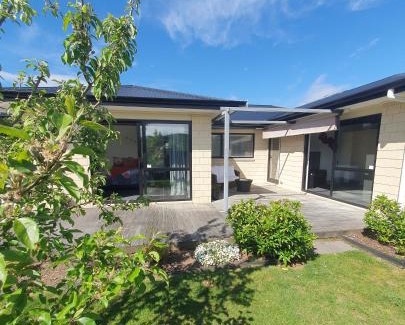 Motuoapa House | Oceanfront Bliss at 10 @ Wai Matangi - Rated 9.5/10