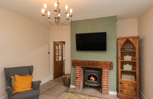 Oldham Cottage | 10 WEST COTTAGES, pet friendly, with open fire in Greenfield