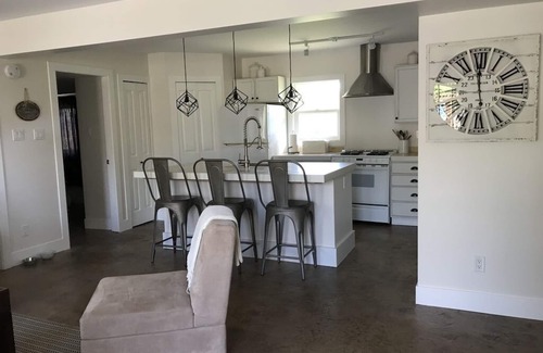 Okanagan-Similkameen House | Pet-Friendly Rear Suite at 10 Wren Place, Rated 9.2/10
