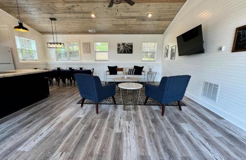 Dry Ridge House | Relaxing Retreat for Families Near Arkansas - The Cabin