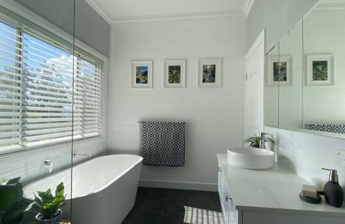 Bellawongarah House | Secluded Mountain Retreat: 100 Acres Just for You