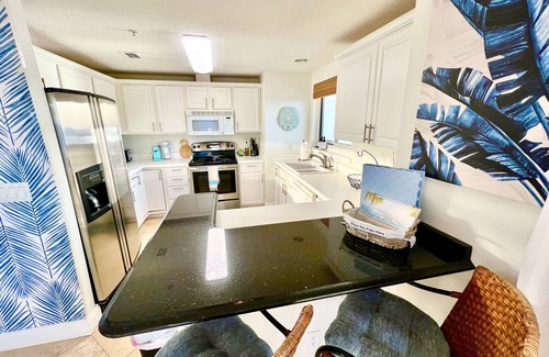 Pensacola Beach Condo | Guest Rated: 10/10 - Cozy Modern King with Ocean View