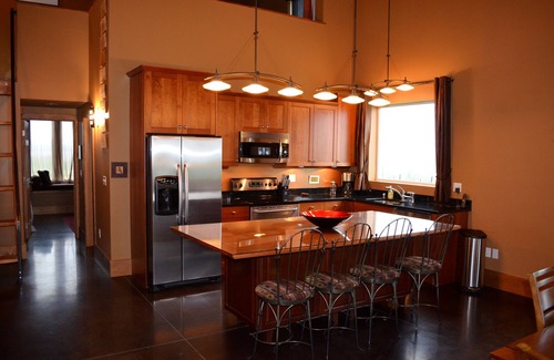 Walla Walla House | Escape to 100 Dreamy Acres with Breathtaking Views