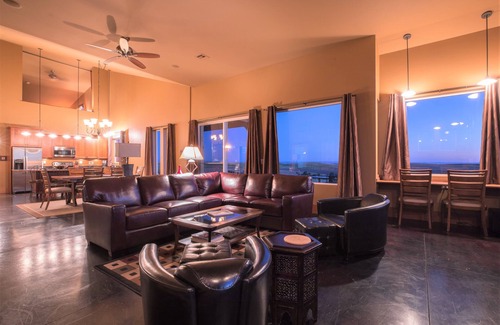 Walla Walla House | Escape to 100 Dreamy Acres with Breathtaking Views