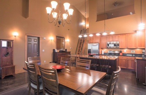 Walla Walla House | Escape to 100 Dreamy Acres with Breathtaking Views