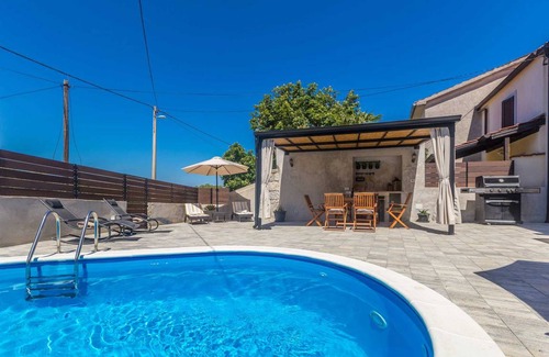 Milohnici Other | Spacious 3-Bedroom Retreat for 8 Guests with Pool Access