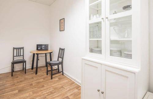 Eidelstedt Apartment | Spacious 2-Bedroom Apartment for Large Groups