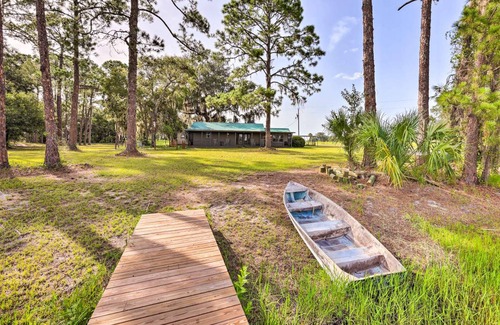 Crescent City Cottage | Spacious Cottage for 6 with Kitchen & Pet-Friendly Options