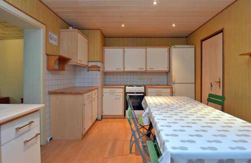 Suhl Hostel | Eco-Friendly Hostel with Kitchen & Pet-Friendly Amenities