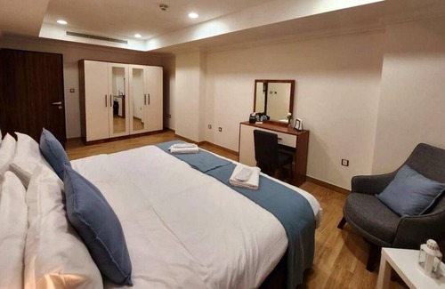Doha House | Cozy 100 m² House with Pool & Kitchen for a Memorable Stay