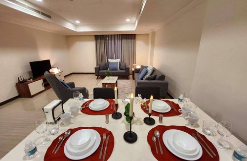 Doha House | Cozy 100 m² House with Pool & Kitchen for a Memorable Stay
