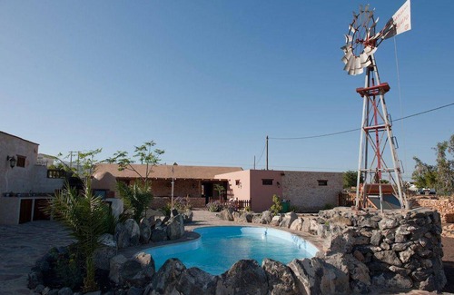 Tuineje House | Cozy 100 m² Retreat with Private Pool for Two Guests
