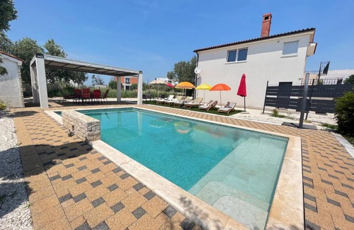 Galizana House | Spacious 3-Bedroom House with Private Pool for Your Stay
