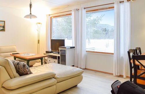 Namdalseid House | Spacious 3-Bedroom House for Families with Mountain Views