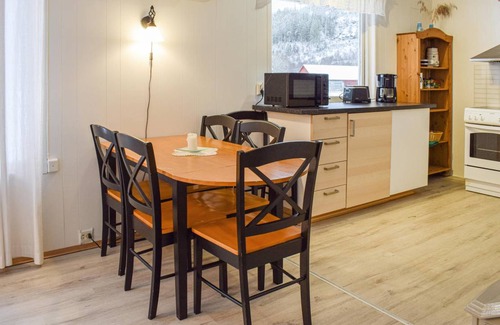 Namdalseid House | Spacious 3-Bedroom House for Families with Mountain Views
