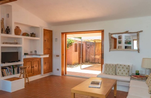 Portobello House | Spacious 4-Bedroom Escape with Private Pool for 8 Guests