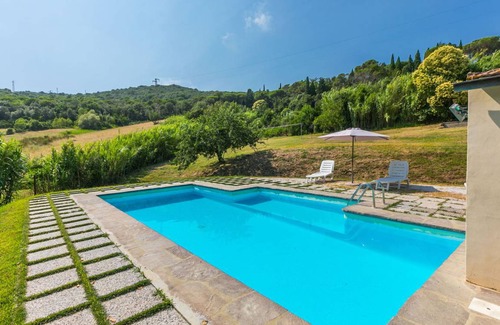 Rosignano Marittimo Villa | Spacious Villa with Pool - Perfect for Families & Pets