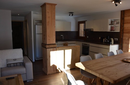 Valloire Apartment | Spacious Valloire Retreat for 10 with Kitchen & Breakfast