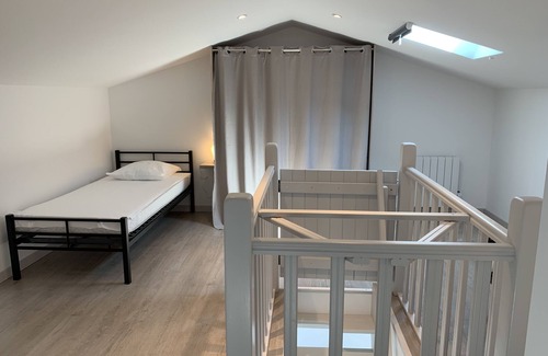 Saint-Georges-d'Oleron Hotel | Relaxing Getaway: Steps from the Sea Near Chassiron Lighthouse