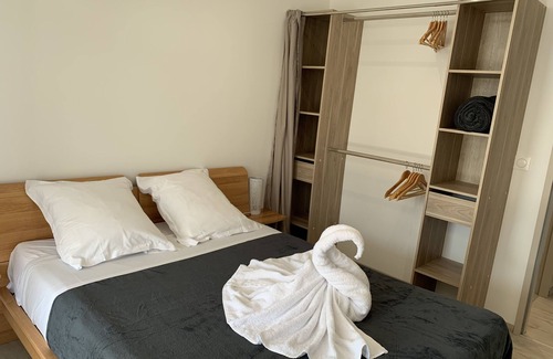 Saint-Georges-d'Oleron Hotel | Relaxing Getaway: Steps from the Sea Near Chassiron Lighthouse
