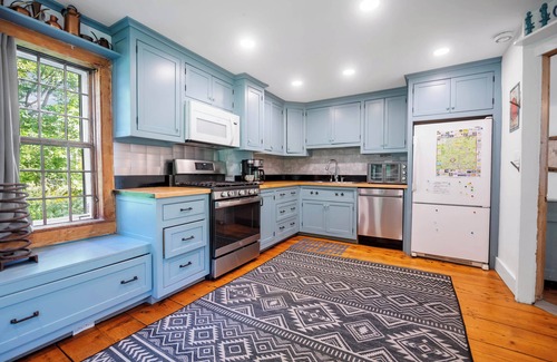 West Dover House | 100 mile view Chic Farmhouse!