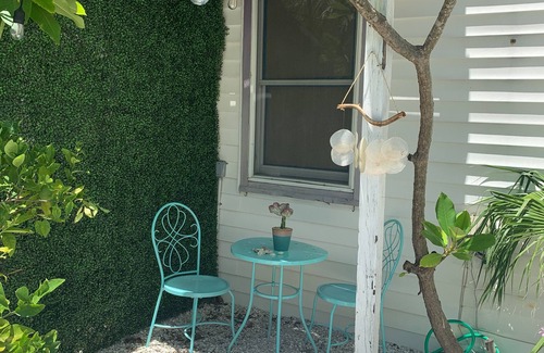Sunset Beach Cottage | Beachside Escape: Beautifully Decorated Peacock Beach Cabana