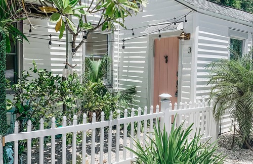 Sunset Beach Cottage | Beachside Escape: Beautifully Decorated Peacock Beach Cabana