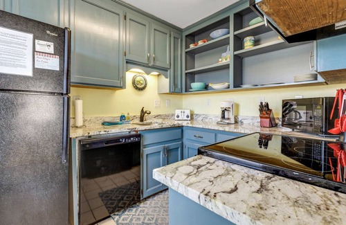 East End House | Steps to the Gulf: Oceanfront Retreat with Pool & Breakfast