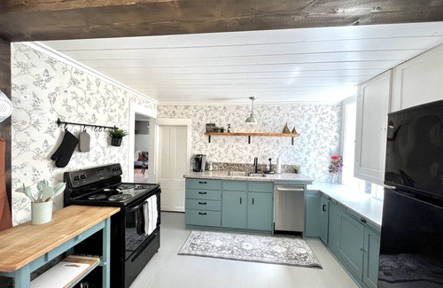Regional District of Nanaimo Cottage | Charming 100-Year-Old Farm Cottage Steps from the Beach