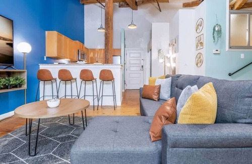 Downtown Apartment | Historic 2BR Loft with Large Patio & Pet-Friendly Amenities