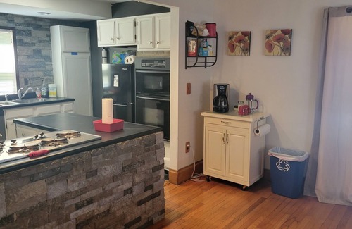 Lansing House | Historic Home by the River with Kitchen Amenities