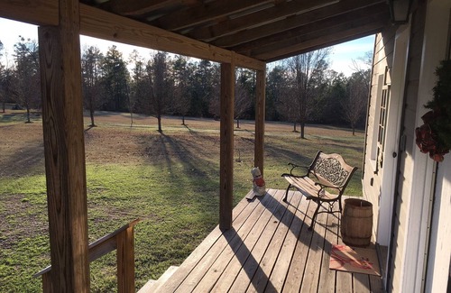 Hardwick Cottage | Restored 100-Year-Old Cottage: Perfect Getaway Near Lake
