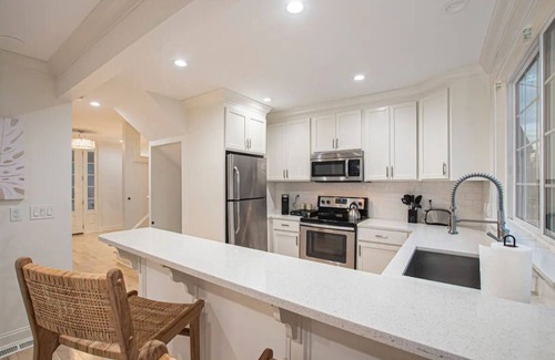 West Plaza House | Historic Craftsman Retreat - Steps from Plaza & Westport