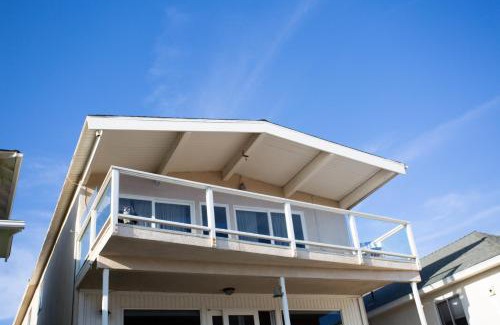 Balboa Peninsula Apartment | Oceanfront Duplex with Amazing Views for Family Fun