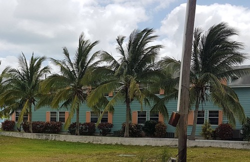 Spanish Wells Apartment | Beachfront Bliss: 10/10 Hotel with Free Golf Cart Access